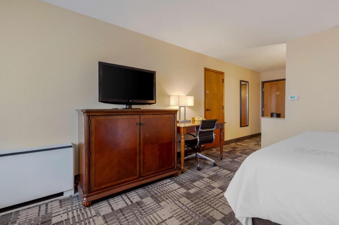 Best Western Plus Dubuque Hotel And Conference Center Exterior foto