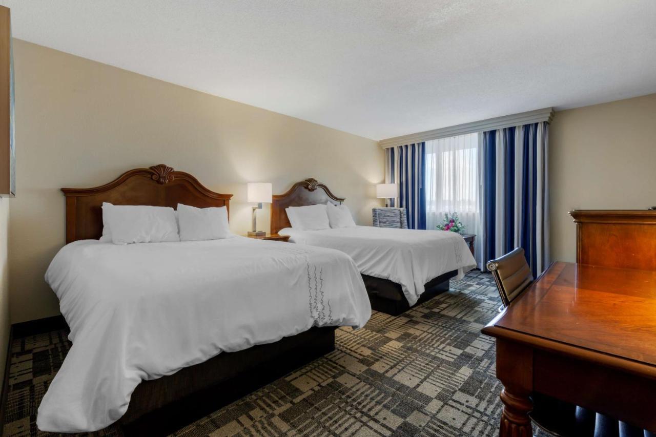 Best Western Plus Dubuque Hotel And Conference Center Exterior foto