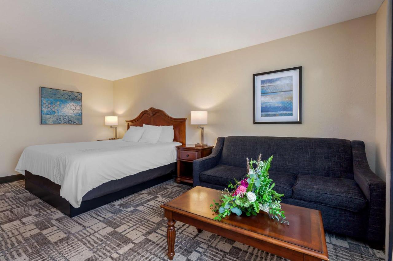 Best Western Plus Dubuque Hotel And Conference Center Exterior foto
