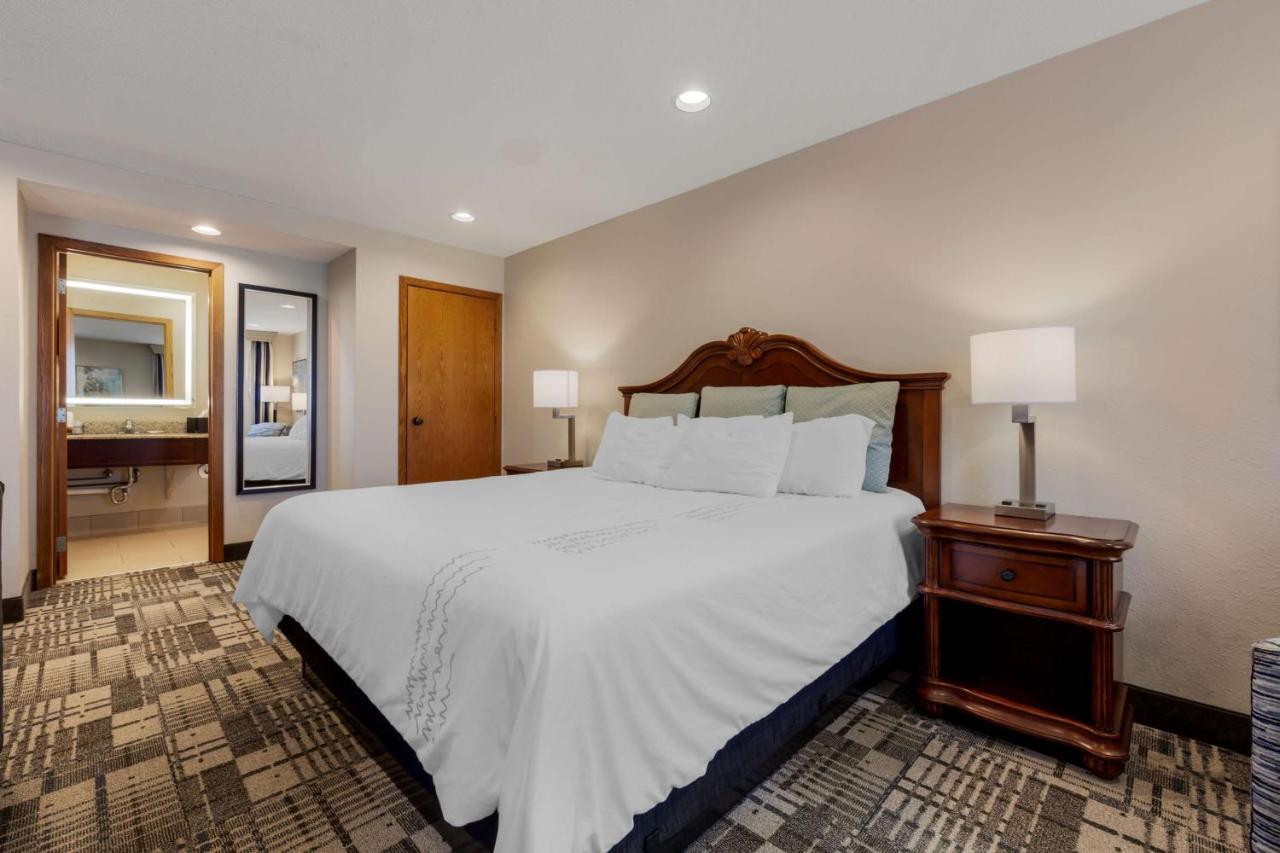 Best Western Plus Dubuque Hotel And Conference Center Exterior foto
